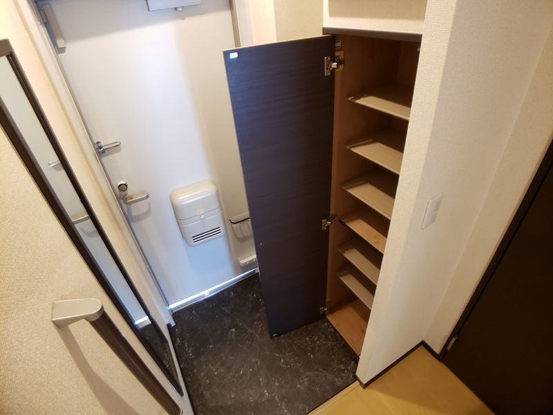 レオネクストＬ栄谷 玄関