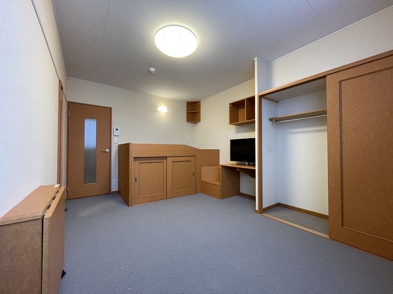 レオパレスフォレストリバー 居間
