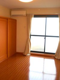 レオパレスサンハイム千里 居間