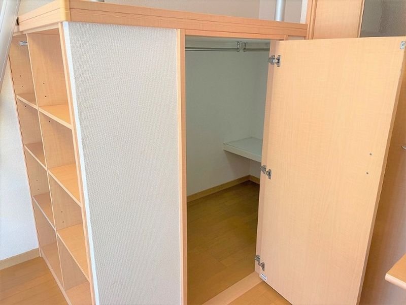レオパレスエスト逆井 収納