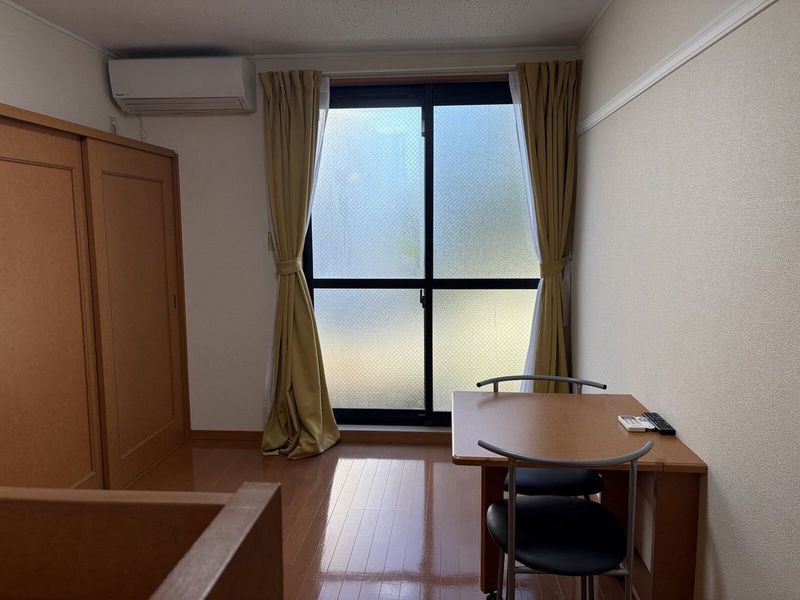 レオパレスラ　プランタン 居間