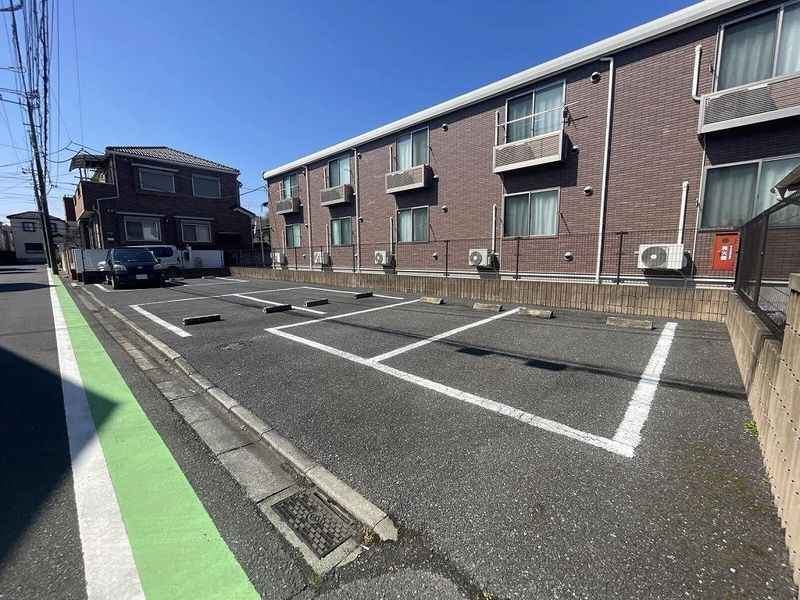 レオネクストフジハイム 駐車場