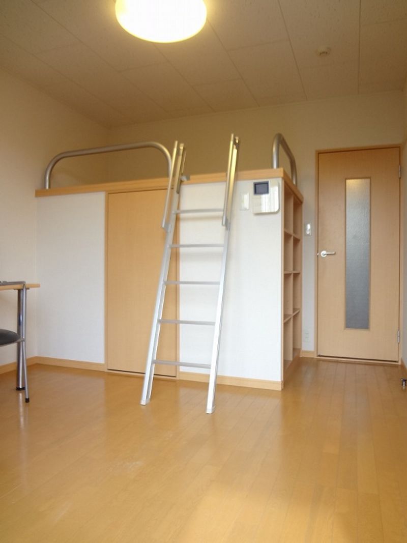 レオパレスバンビーノ花輪 居間