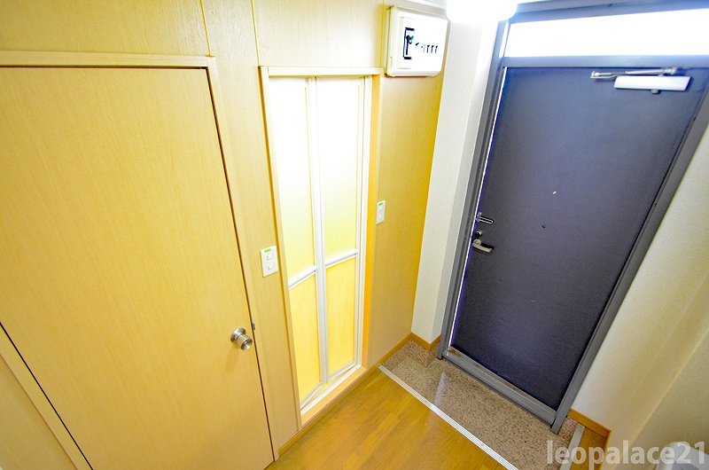 レオパレス中央 エントランス