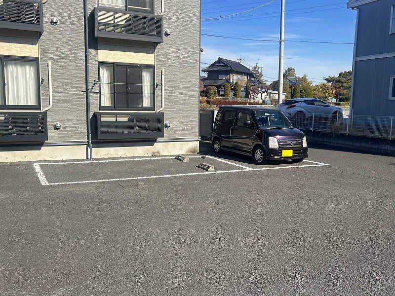 レオパレスグレイシャス 駐車場