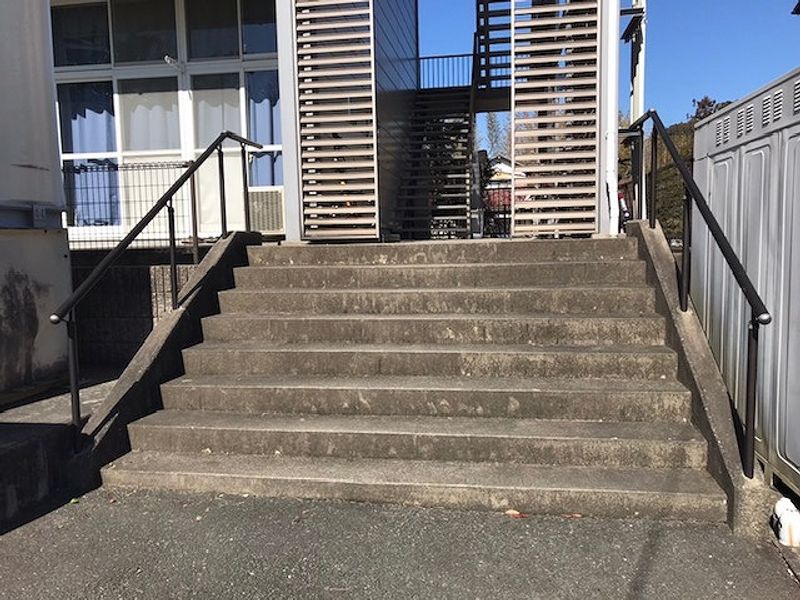 レオパレス神田 エントランス