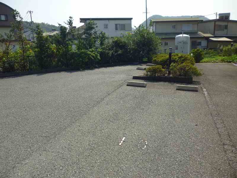 レオパレス凜 駐車場