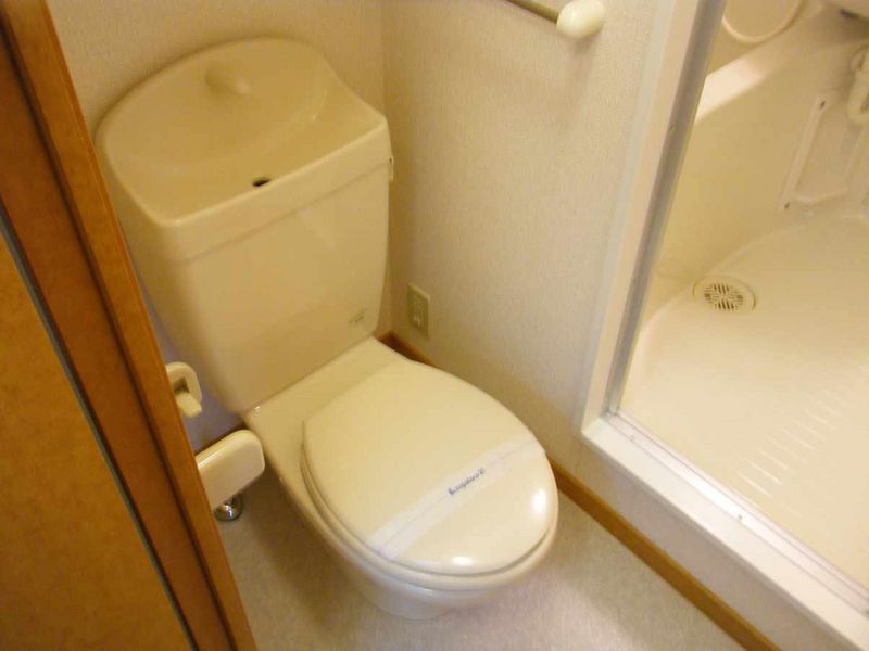 レオパレスルピアス湘南 トイレ