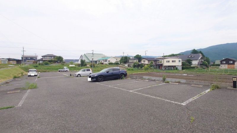 レオパレスパストラル 駐車場