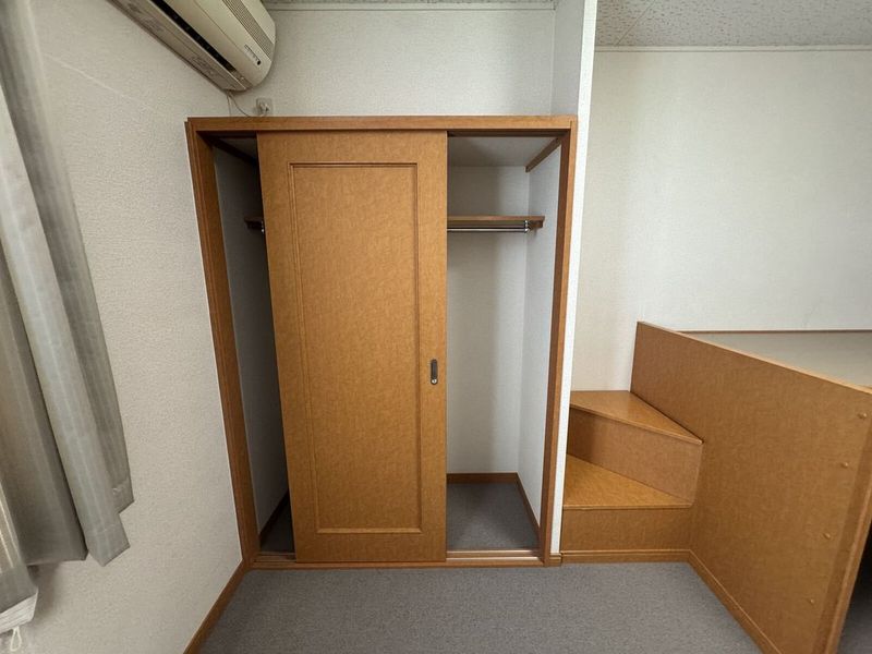 レオパレス北中江 収納