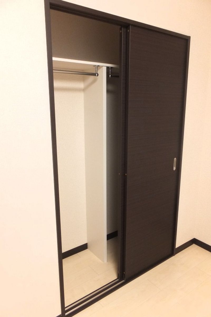 レオネクストライネ 収納