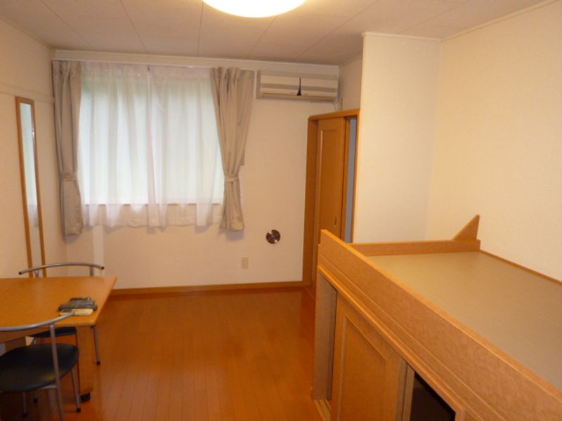 レオパレス飛鳥 居間