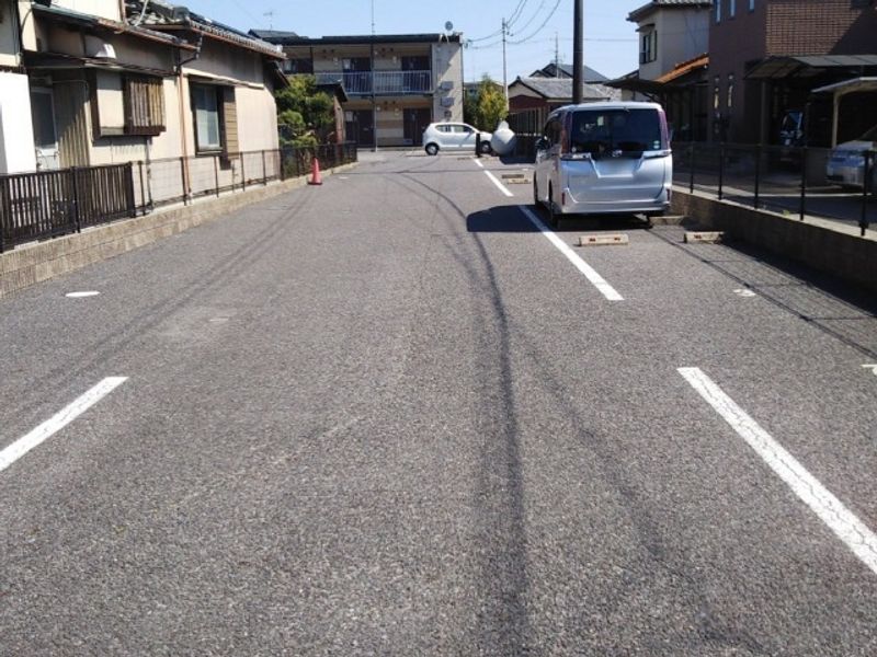 レオパレスリフレクス 駐車場