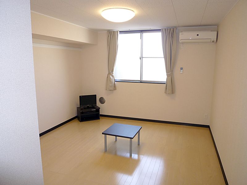 レオネクストフェリシティ高坂 居間