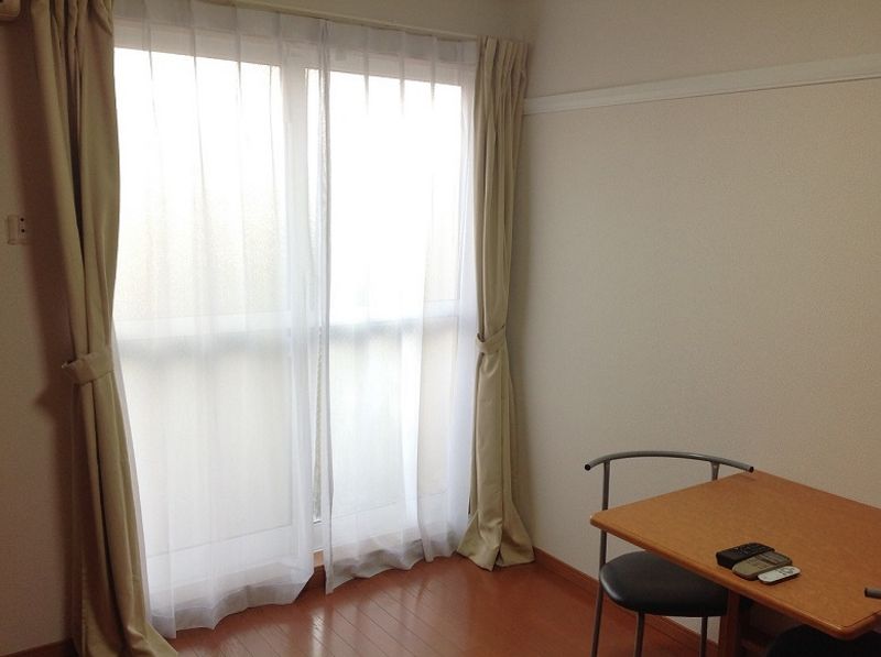 レオパレスグリーンヒル泉 居間