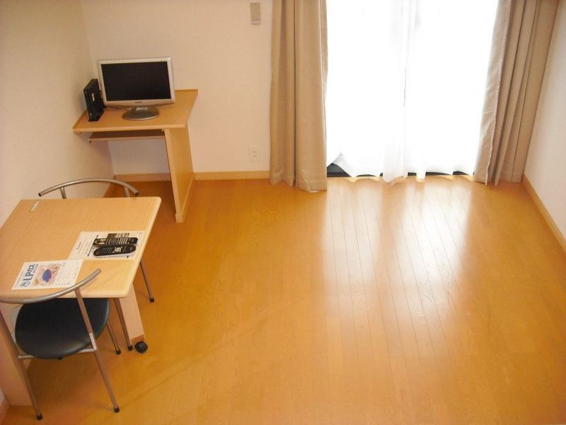 レオパレスバンリュ 居間