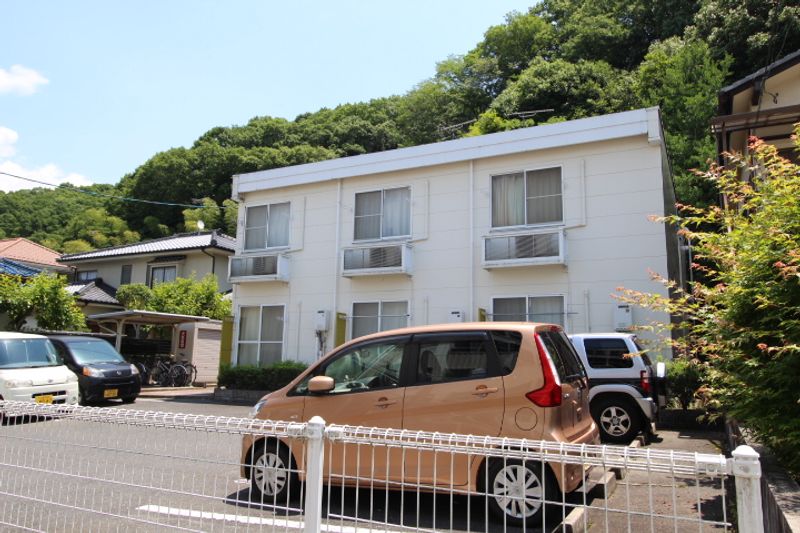 レオパレスシャルマン 駐車場