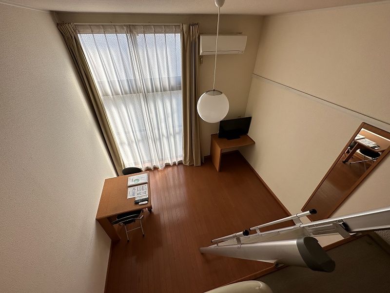 レオパレスカルーナ 居間