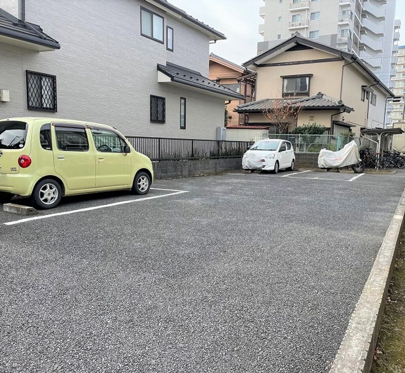 レオパレスシェソワ 駐車場
