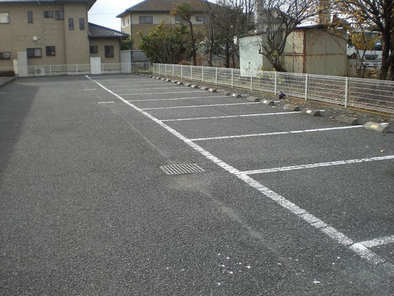 レオパレスラポール 駐車場
