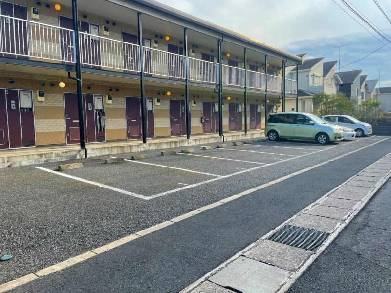レオパレスフリーダム 駐車場