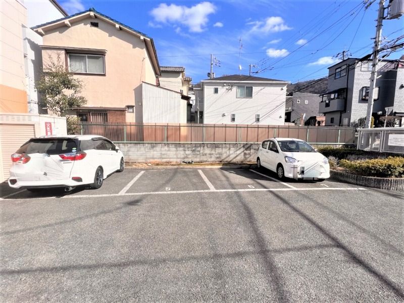レオパレスアルフ 駐車場