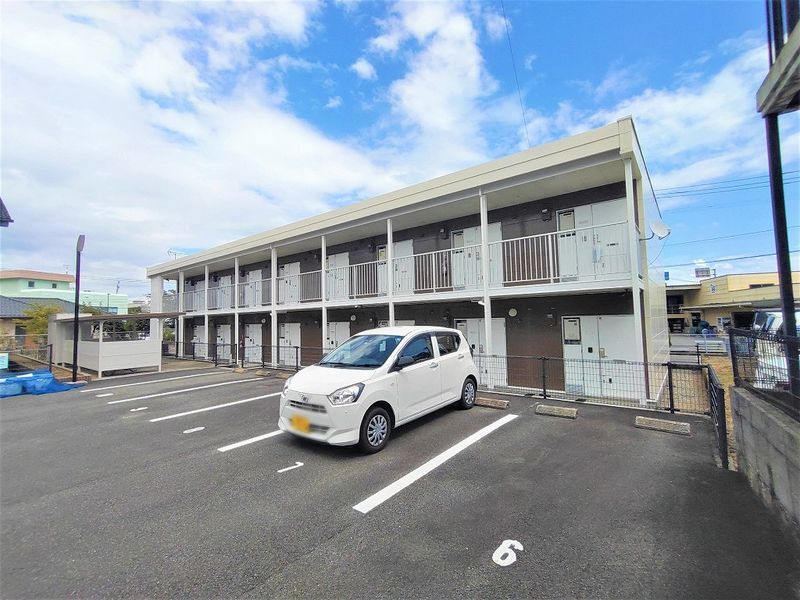 レオパレスフォーティーン 駐車場