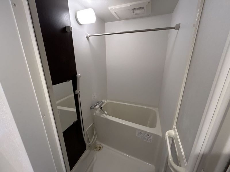 LEONEXT Chrysans Bathroom