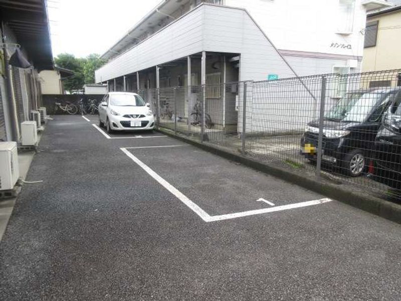 レオパレス山際 駐車場