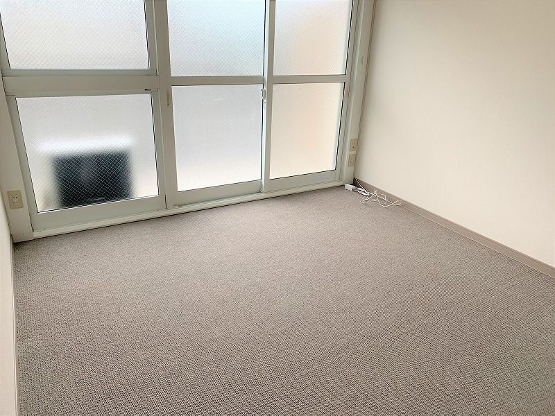 レオパレス栗林 居間