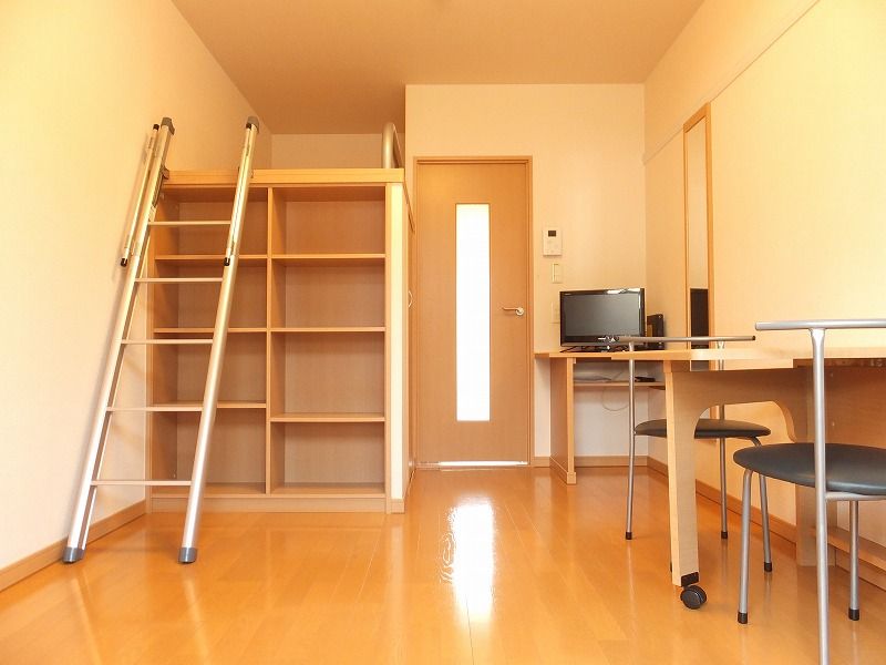レオパレス翡翠第一 居間