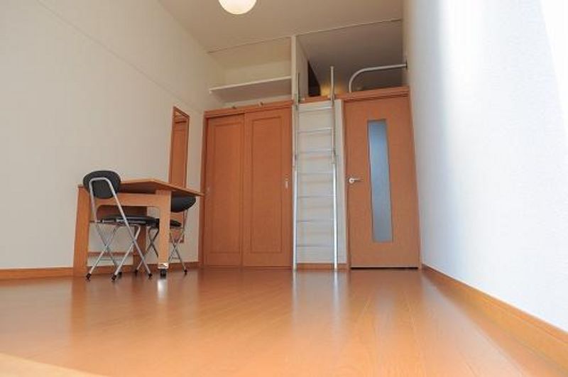 レオパレスルミエール 居間