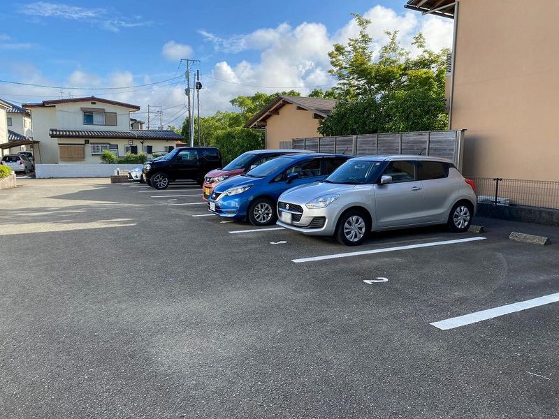 レオパレス雁ケ音 駐車場