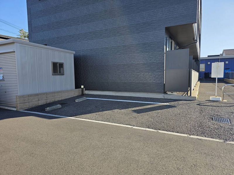 レオパレスメープル 駐車場