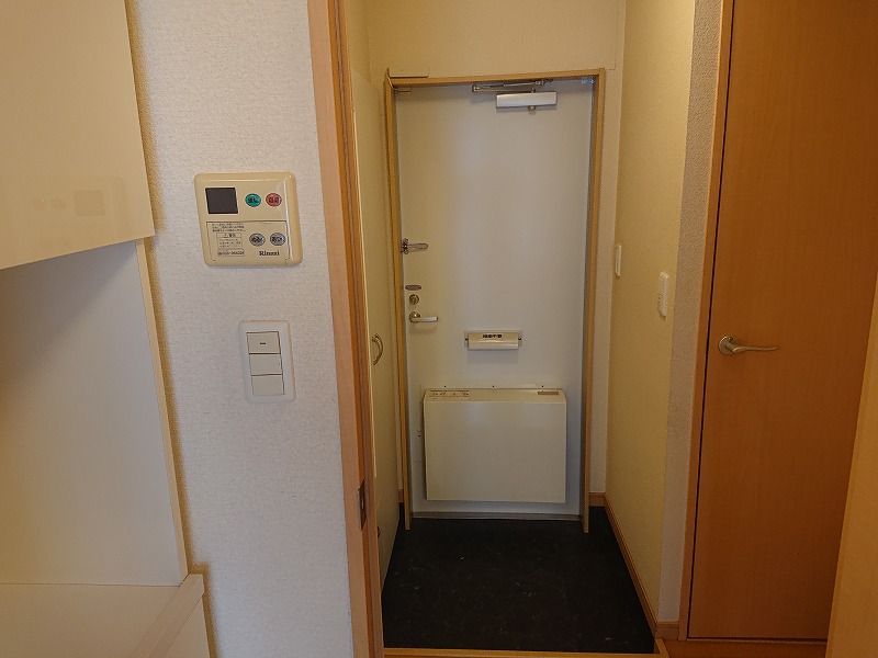 レオパレスボヌールシャトー 玄関