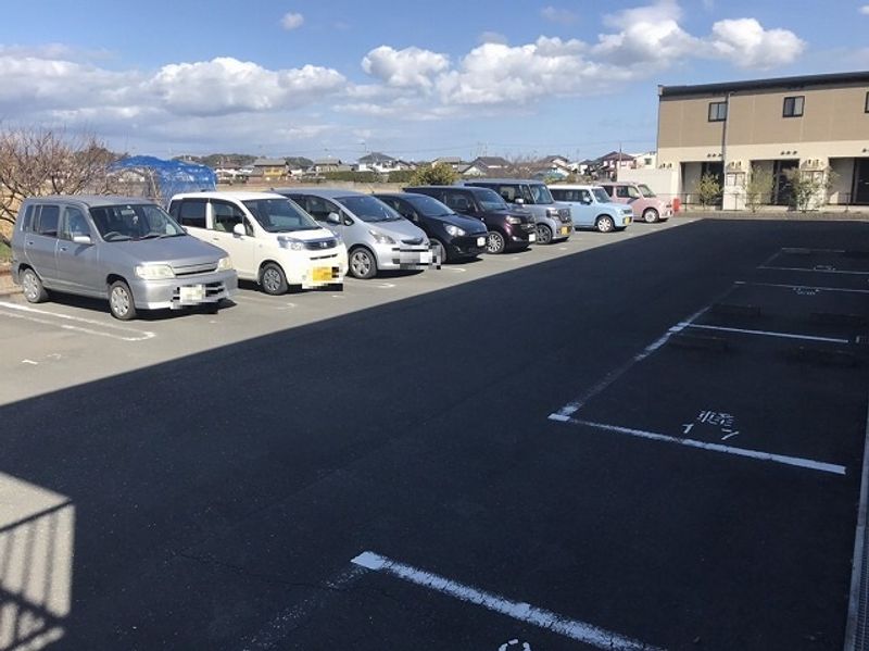 レオパレススターガーデン 駐車場