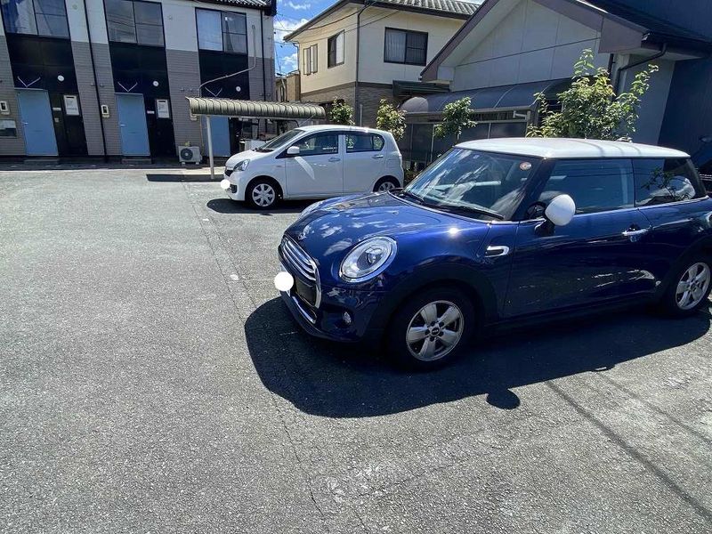 レオパレスピクシスＢ 駐車場