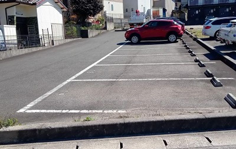 レオパレス鍋山 駐車場