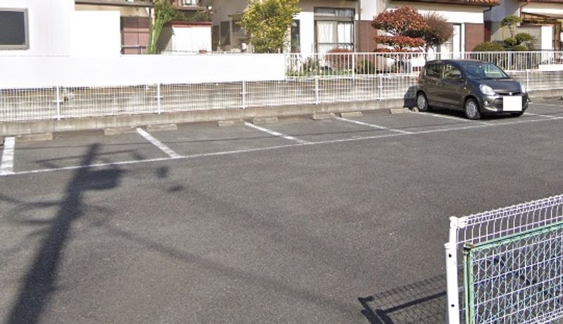 レオパレスアネモス 駐車場