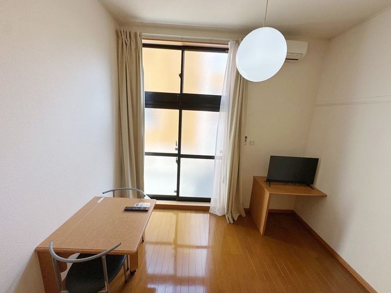 レオパレスサウス学南町 居間