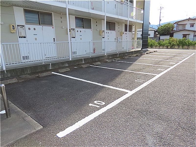 レオパレスハーモニー高川原 駐車場