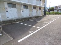 レオパレスハーモニー高川原 駐車場
