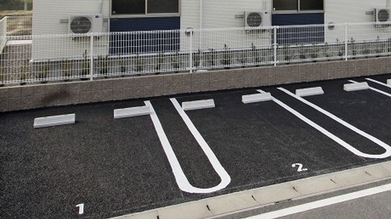 レオネクスト飛香 駐車場
