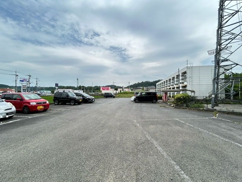 レオパレスグリチネ 駐車場