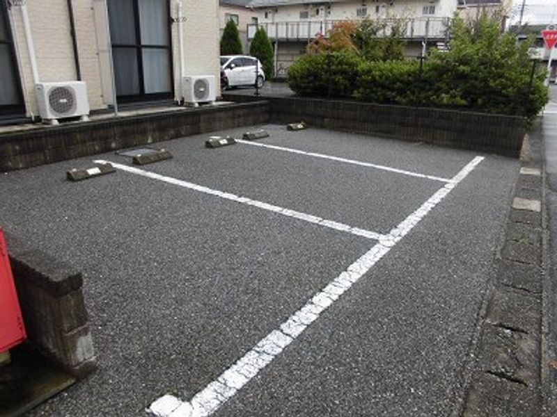 レオパレスイーストヒル 駐車場