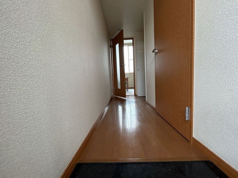 レオパレスアラモードⅢ 玄関