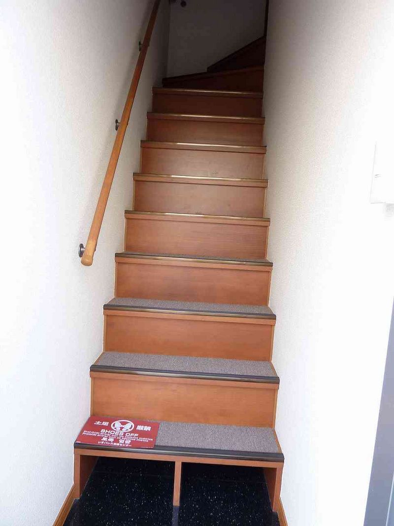 レオパレスクレール 玄関