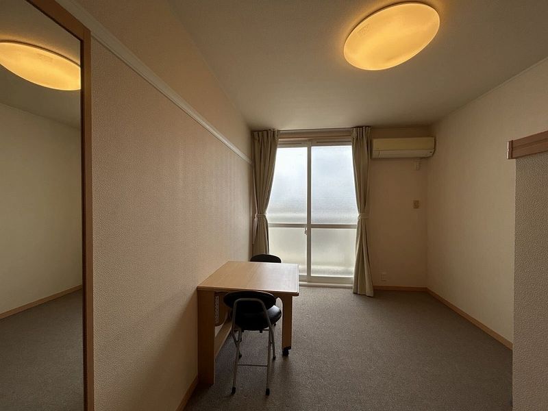 レオパレスルチェンテ 居間