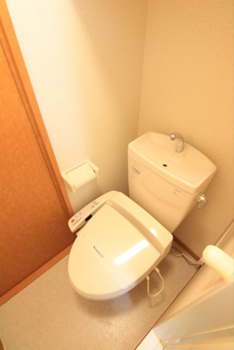 レオパレスエミオン トイレ