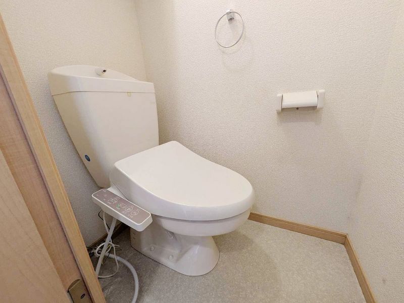 LEONEXT Obazuka Toilet